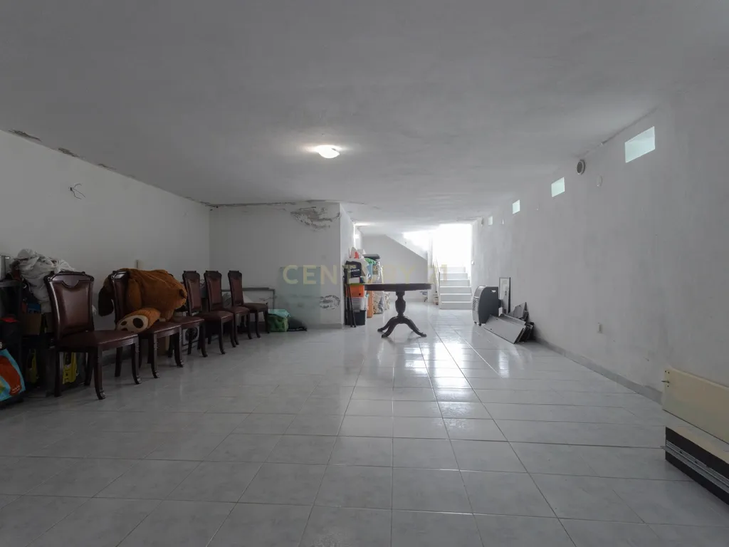 Moradia T3 de Excelência na Maia| 398 m² | 3 Suítes | Garagem para várias Viaturas - Image 10