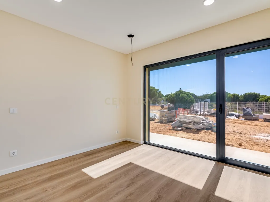 Moradia T4+1 de construção nova com piscina infinita | Caramujeira, Lagoa - Image 28