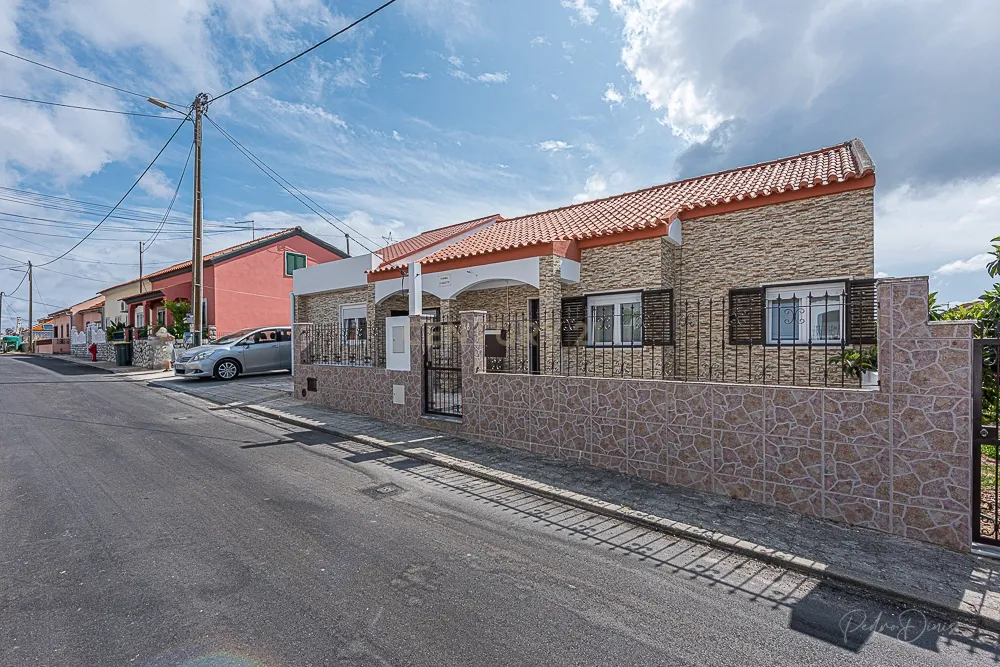 Alojamento Estudantil LÁ-SALETTE ( quarto Melro Azul 11m2 ) - Image 13