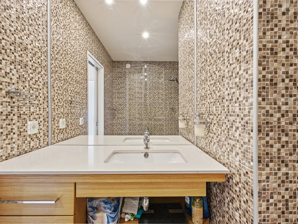 Apartamento T2 Remodelado PC Simão da Veiga Junior 1 - Santo António Dos Cavaleiros - Image 32