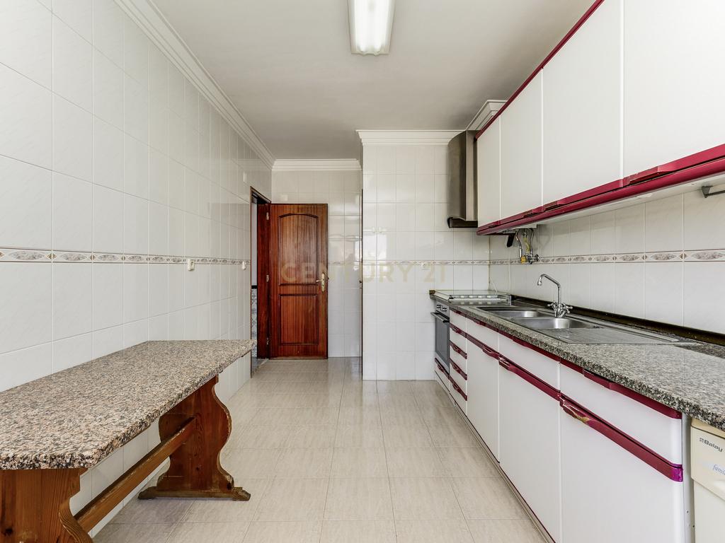 T2 para Arrendamento no Casal do Cotão, Agualva-Cacém — Último Andar com Vista Desafogada e Excelentes Acessos - Image 19