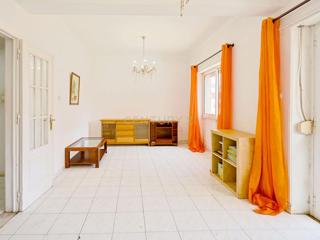 Apartamento T2, com Varanda e Terraço, Centro da Costa de Caparica. - Image 1