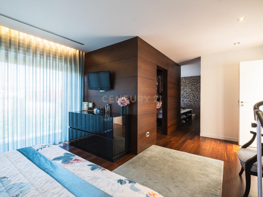 Luxuosa Moradia T4 com Piscina e Vista Panorâmica em Lousada - Image 42