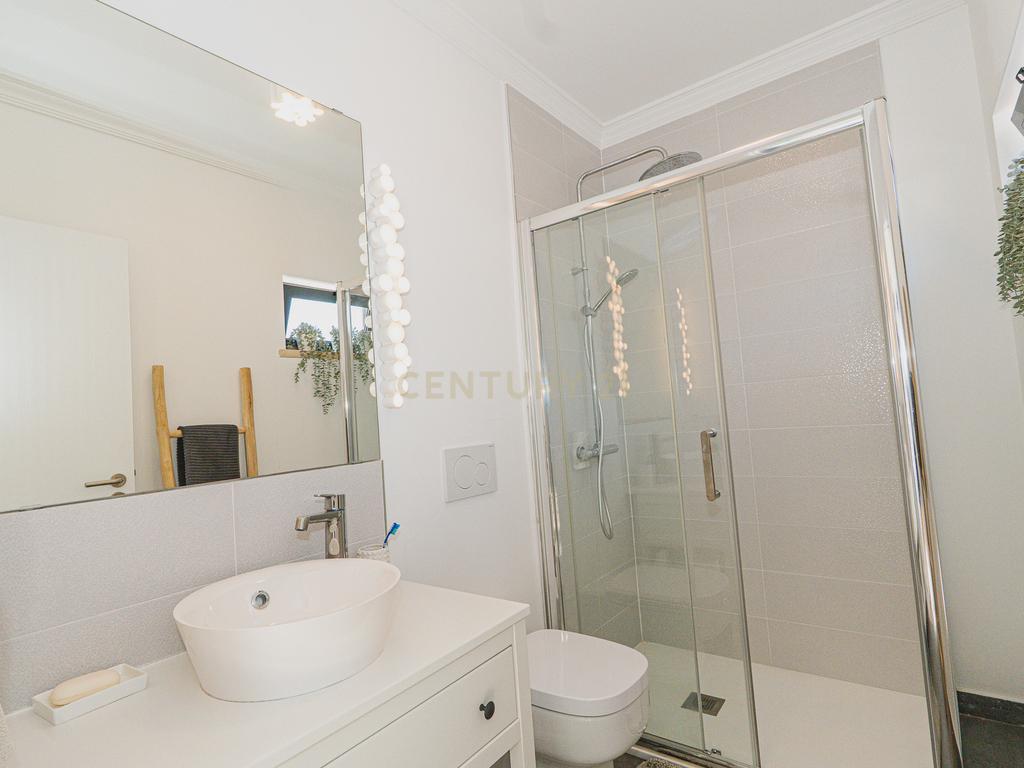 Moradia com 3 Quartos com Piscina - Urbanização Quinta do Rogel - Alcantarilha - Algarve - Image 30