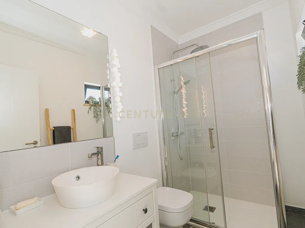 Moradia com 3 Quartos com Piscina - Urbanização Quinta do Rogel - Alcantarilha - Algarve - Image 30
