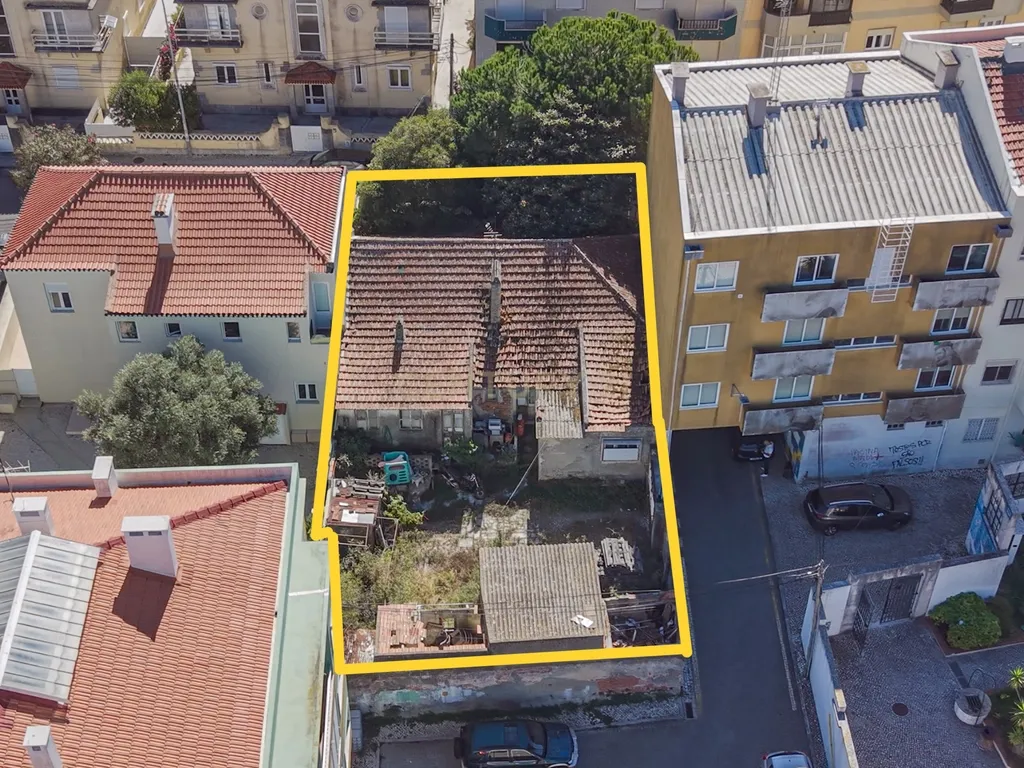 Moradia para reconstrução total lote 417m2 Venteira Rua 1º Dezembro - Image 12