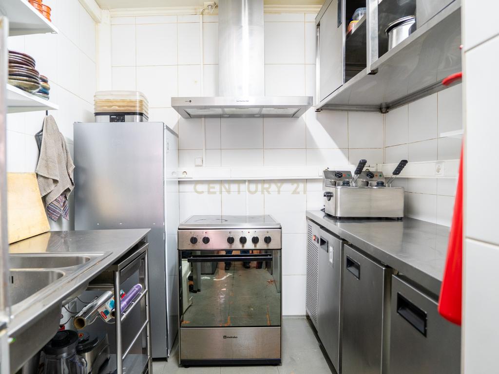 Restaurante Pronto a Funcionar na Emblemática Rua da Bica – Uma Oportunidade Única no Coração de Lisboa - Image 5