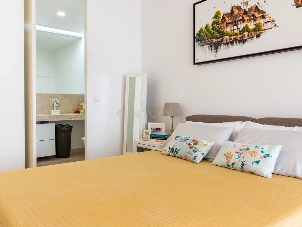 Extraordinário apartamento T3+1 com pátio exterior privado, junto ao Campo Pequeno, Lisboa. Em Venda! - Image 8