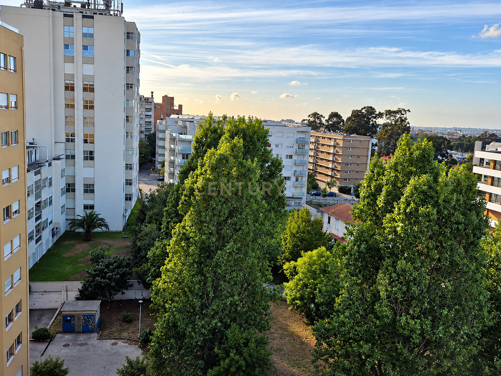 T2 com garagem e varanda | Costa Cabral, Porto - Image 18