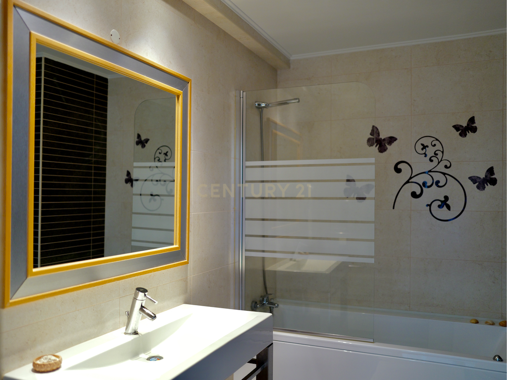 Apartamento Duplex T4 de Prestígio com Vista Rio | Alcochete - Image 23