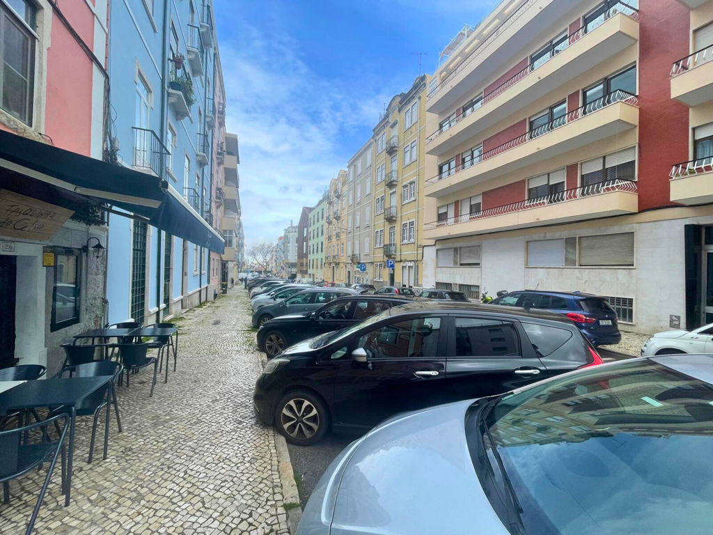 Apartamento T4 remodelado em Campo de Ourique  - Image 14