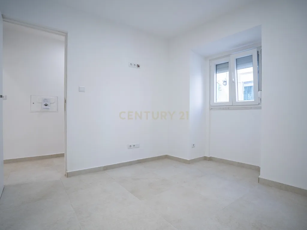 Apartamento T2 RC, Rua do Mato Grosso, Santa Engrácia, São Vicente - Image 11