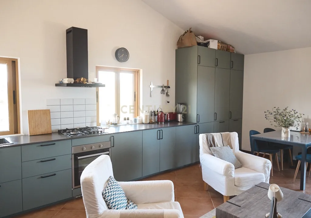 Acorde com vistas deslumbrantes sobre o oceano no seu rancho exclusivo de 8,4 hectares no Algarve, em Aljezur! Inclui uma casa principal ecoeficiente com certificação energética A, perto de praias de surf lendárias. Este é o seu refúgio costeiro definitivo — agarre esta oportunidade rara e agende hoje mesmo a sua visita! - Image 48
