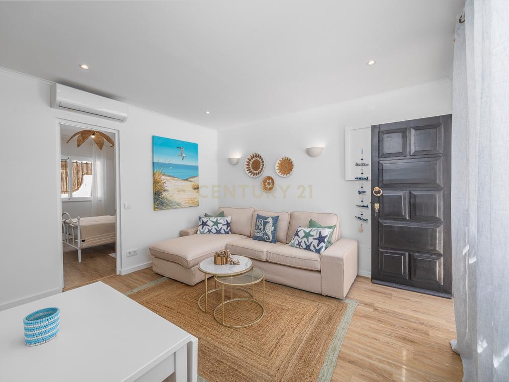 Apartamento Renovado T1 em Quarteira, Loulé - Oportunidade Única! - Image 2