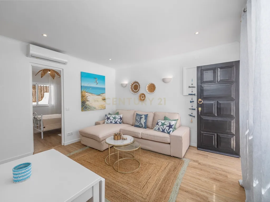 Apartamento Renovado T1 em Quarteira, Loulé - Oportunidade Única! - Image 2