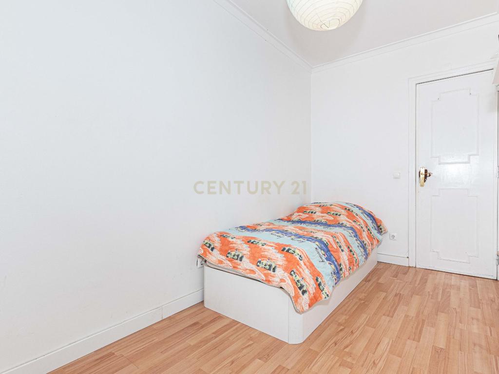 Apartamento T2/cave em Sintra: Conforto e Acessibilidade  - Image 14