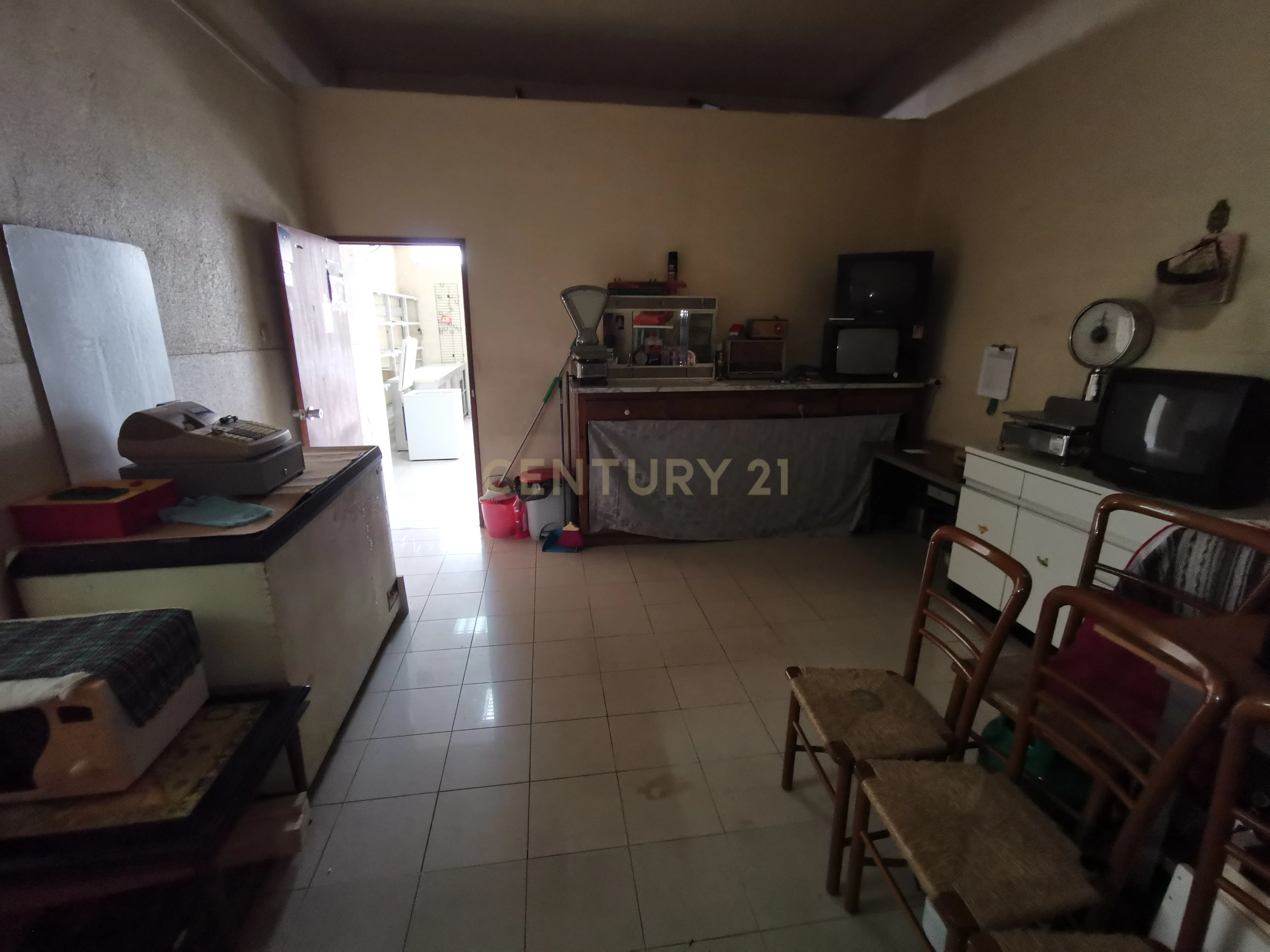 Fotografia 9 de Vende-se Loja , ou Garagem  ou outros ramos de Negócio- Cova da Piedade- Barrocas