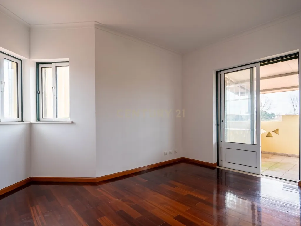 Moradia T5 - C/ terreno - Excelente estado - Image 45