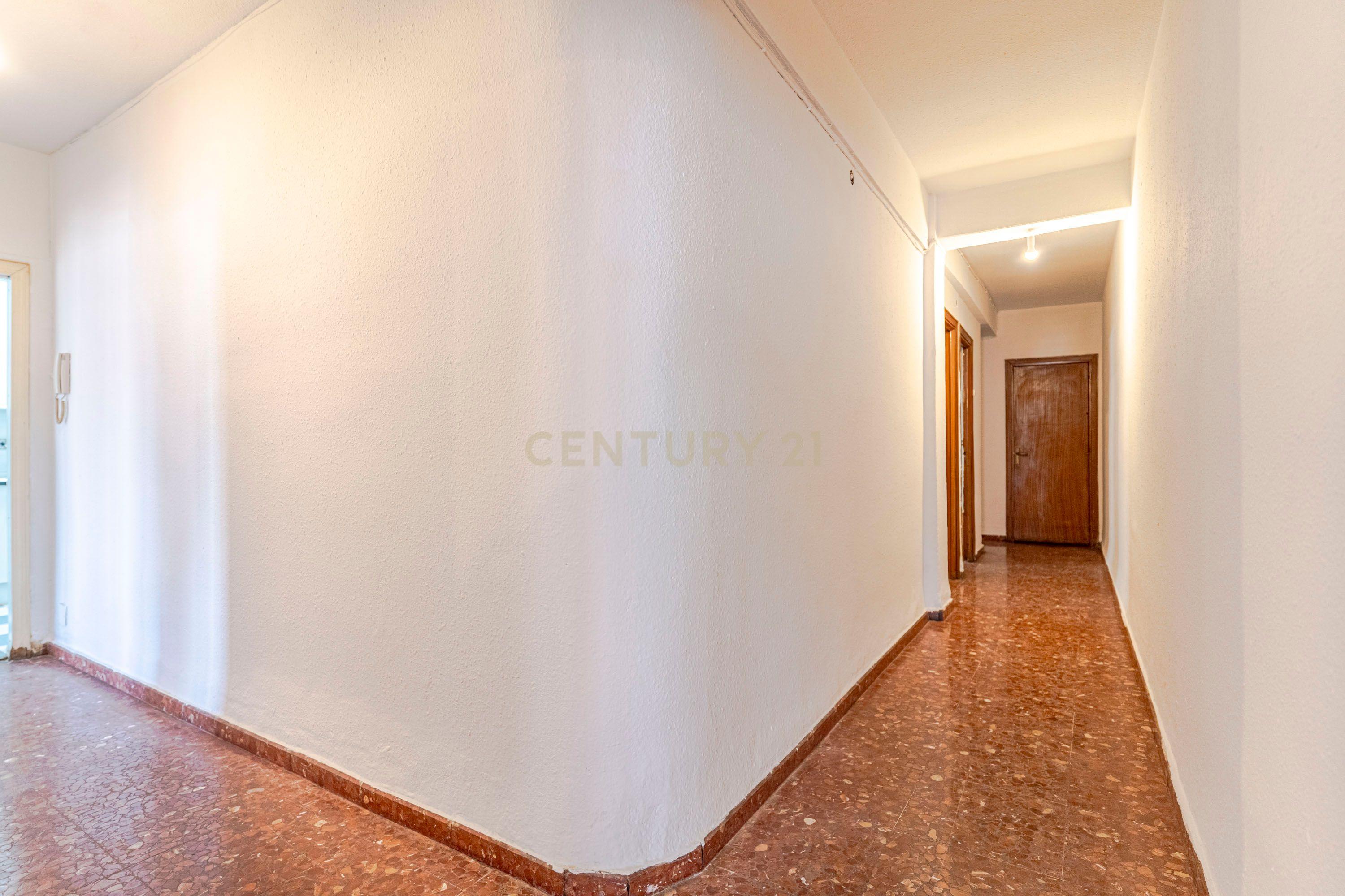 Espaçoso apartamento de 141 m2 no centro de Granada com vista panorâmica do Caminho de Ronda - Image 8
