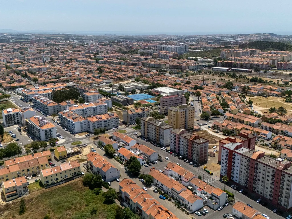 Apartamento T3 com varandas e Estacionamento | Cavaleira – Algueirão Mem Martins - Image 35