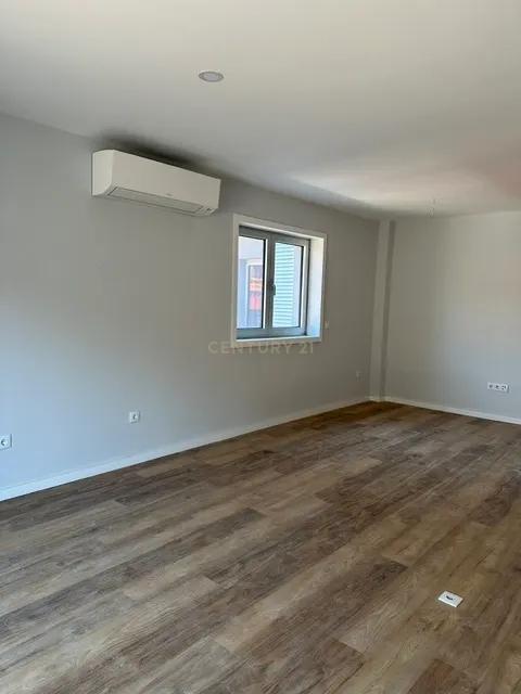 T3 Novo com Garagem para Arrendamento no Centro do Porto - Image 8