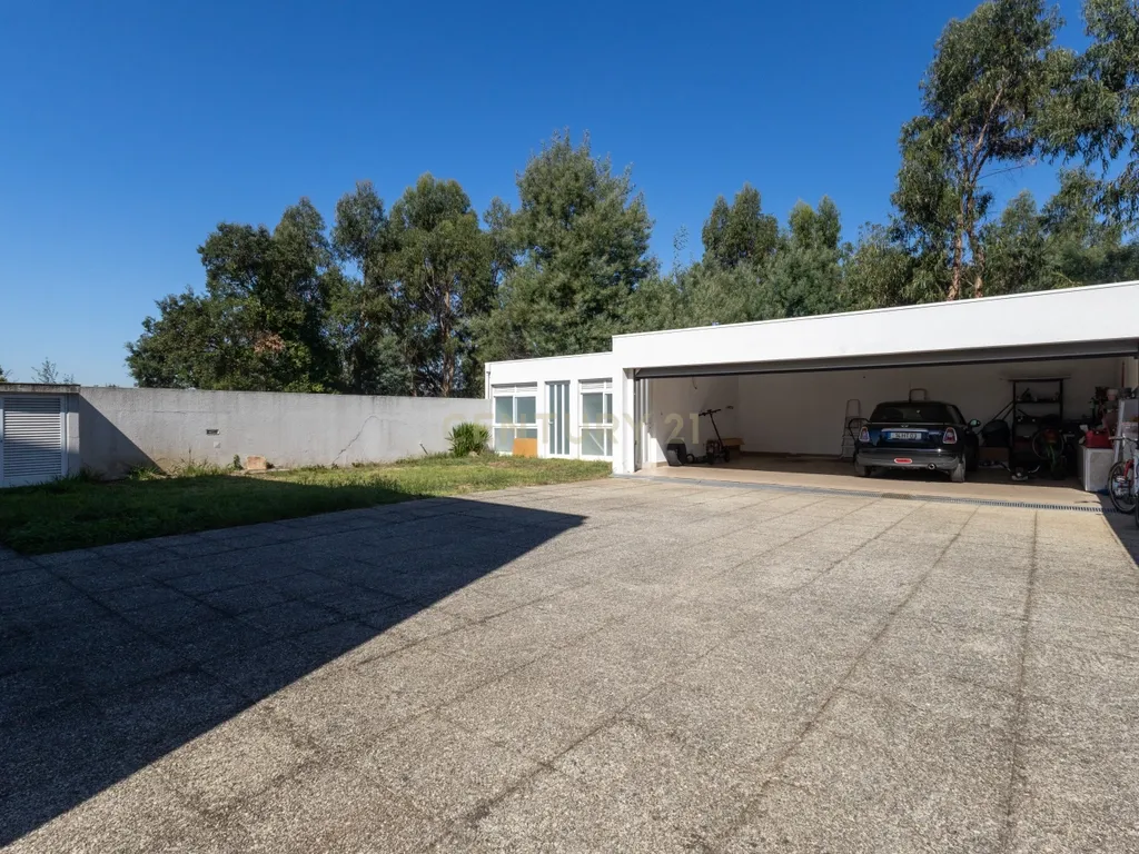 Moradia T3 de Excelência na Maia| 398 m² | 3 Suítes | Garagem para várias Viaturas - Image 13