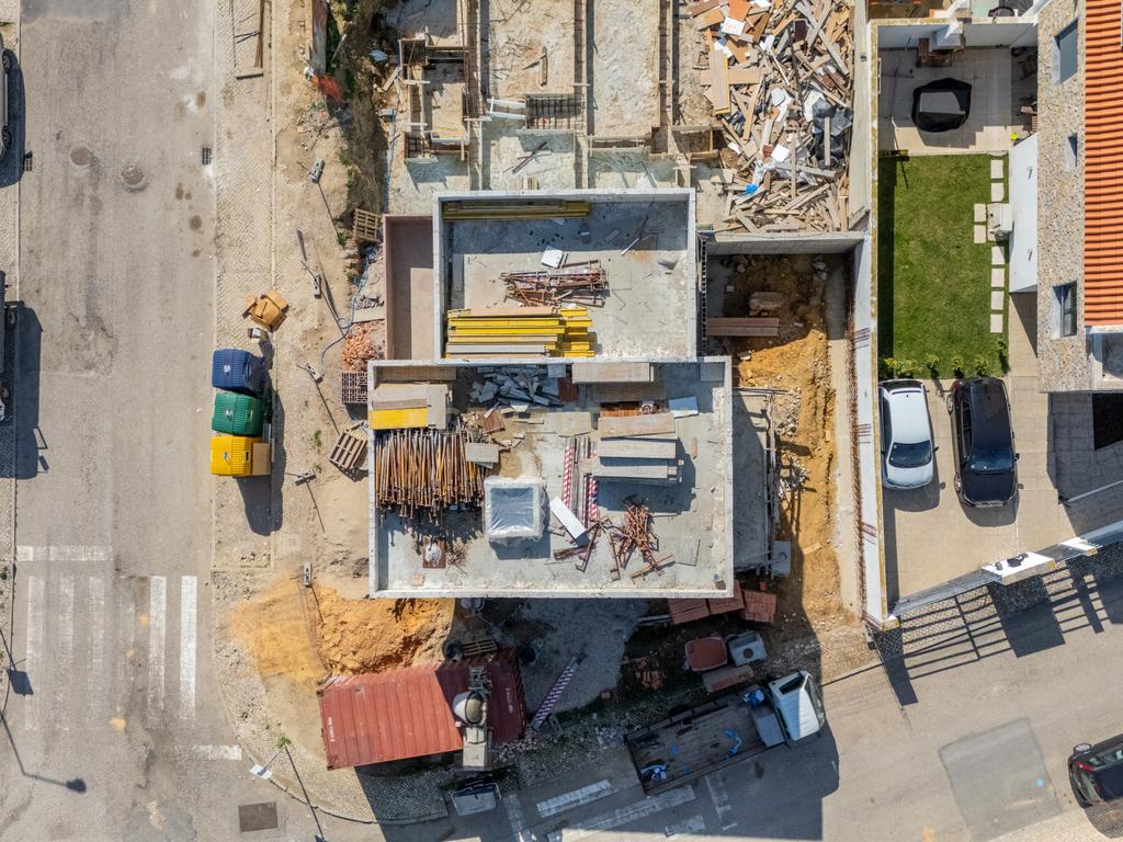 Moradia T4 contemporânea NOVA com 3 pisos em Trajouce, São Domingos de Rana, Cascais - Image 5
