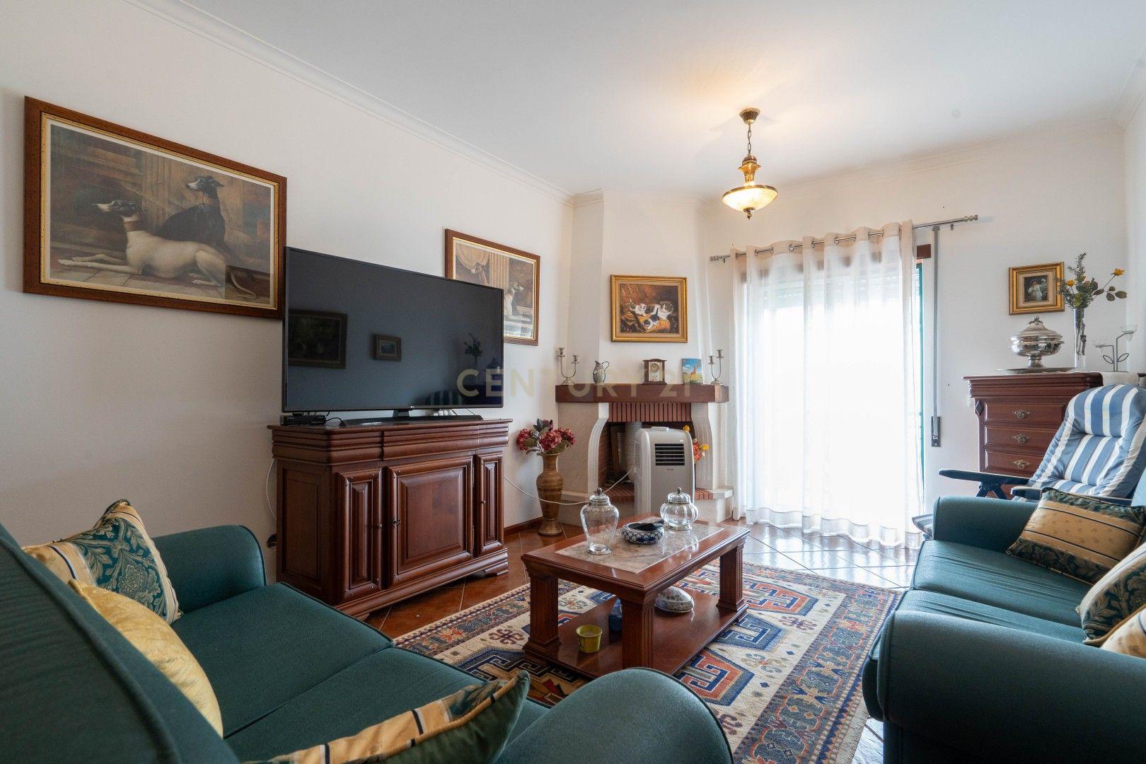 Fotografia 6 de Moderno T1+2 em Lousã com 2 Casas de Banho - Quase Novo