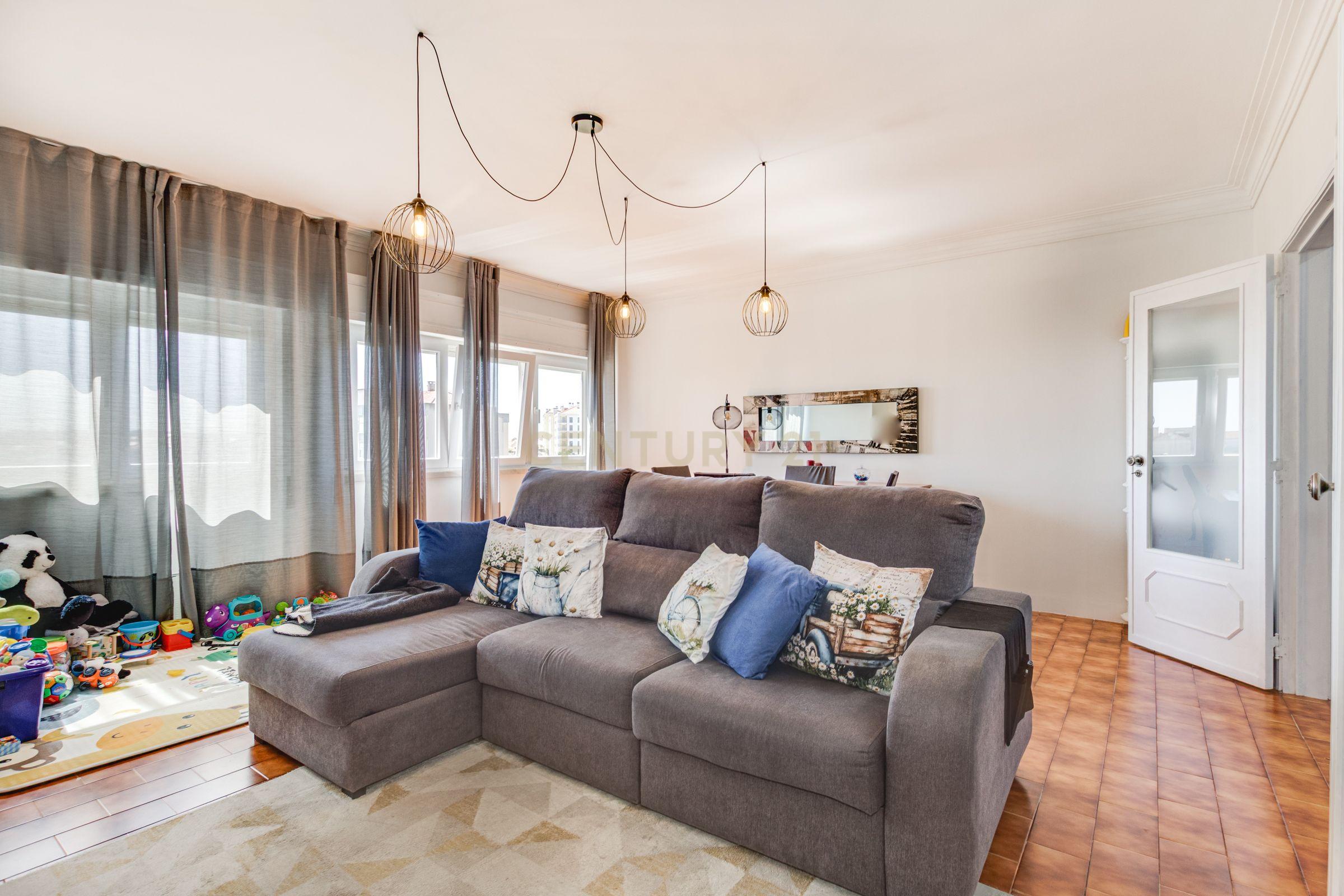 Fotografia 4 de Apartamento T3+1 | Av. Manuel Alpedrinha | Reboleira, Amadora | 6º Andar | Elevador | Suite | Próximo à estação