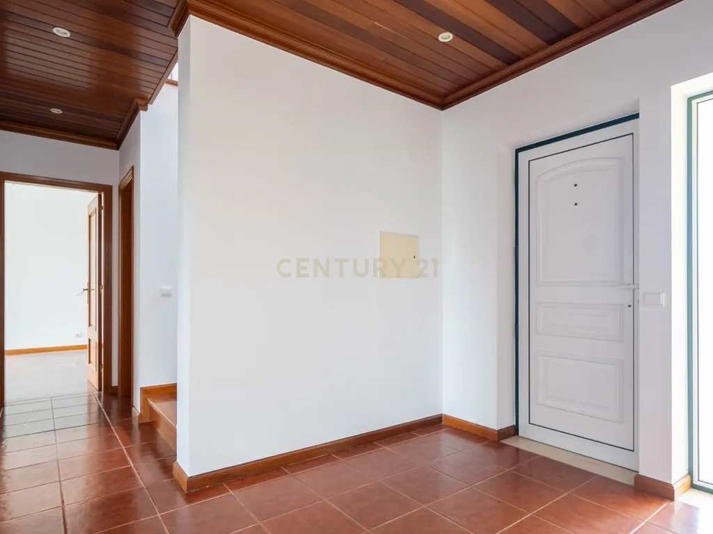 Moradia T5 - C/ terreno - Excelente estado - Image 6