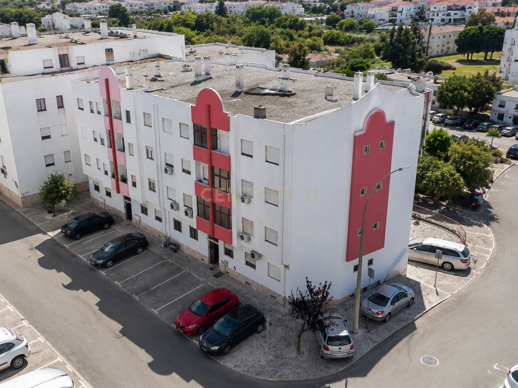Apartamento T1 com duas frentes, excelentes áreas e arrecadação – Setúbal - Image 2