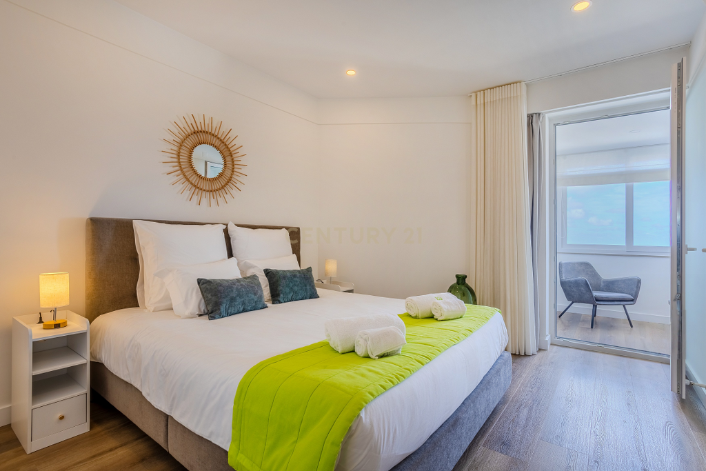 Penthouse T3 de Luxo no 20.º e Último Piso | Vista Mar Única sobre Ponta Delgada - Image 9