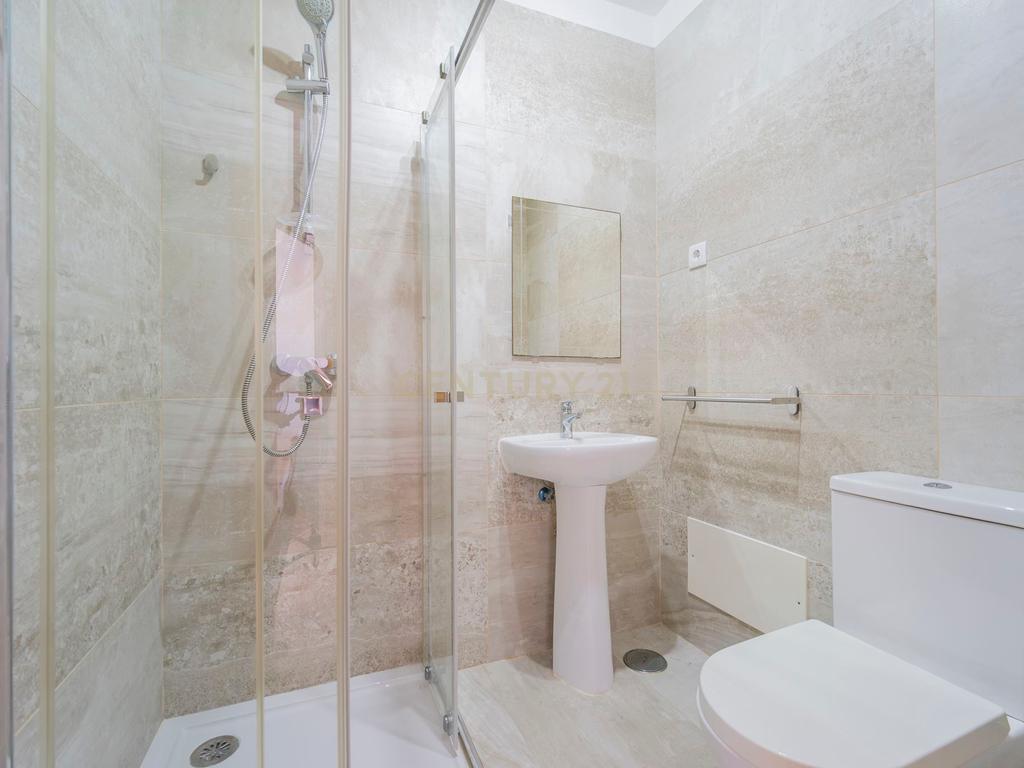 Apartamento T2 com Vista Mar e Serra, na Baixa de Olhão - Image 9