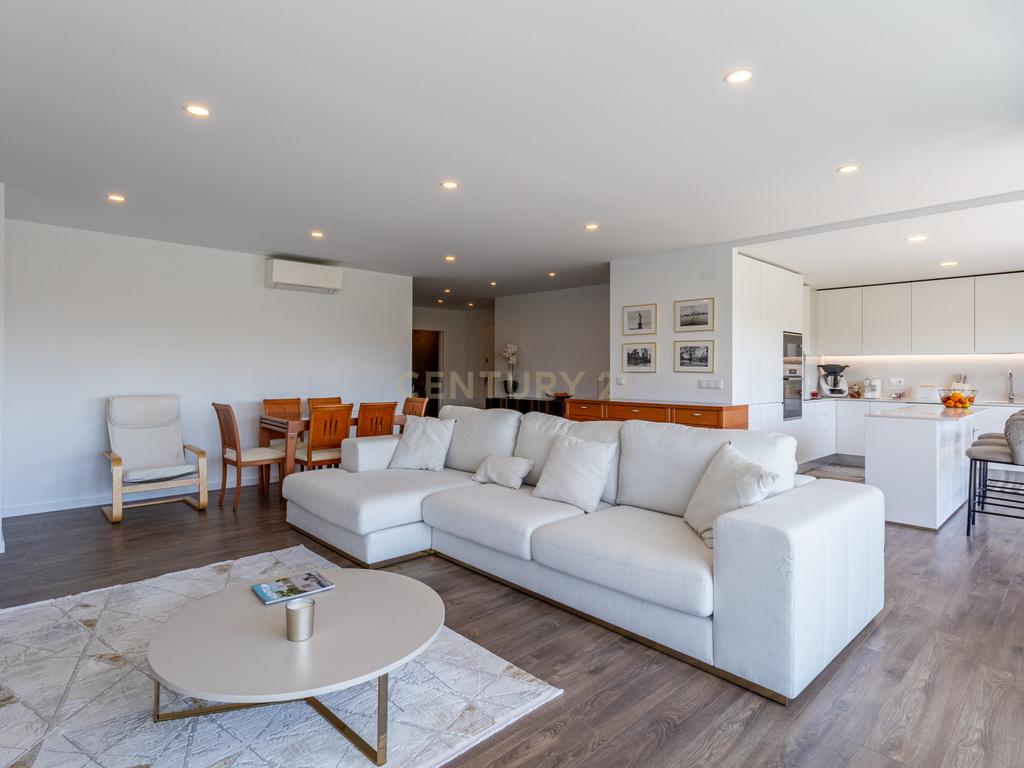 Apartamento T3 Luminoso e Recente na Ramada – Viva com Qualidade! - Image 3