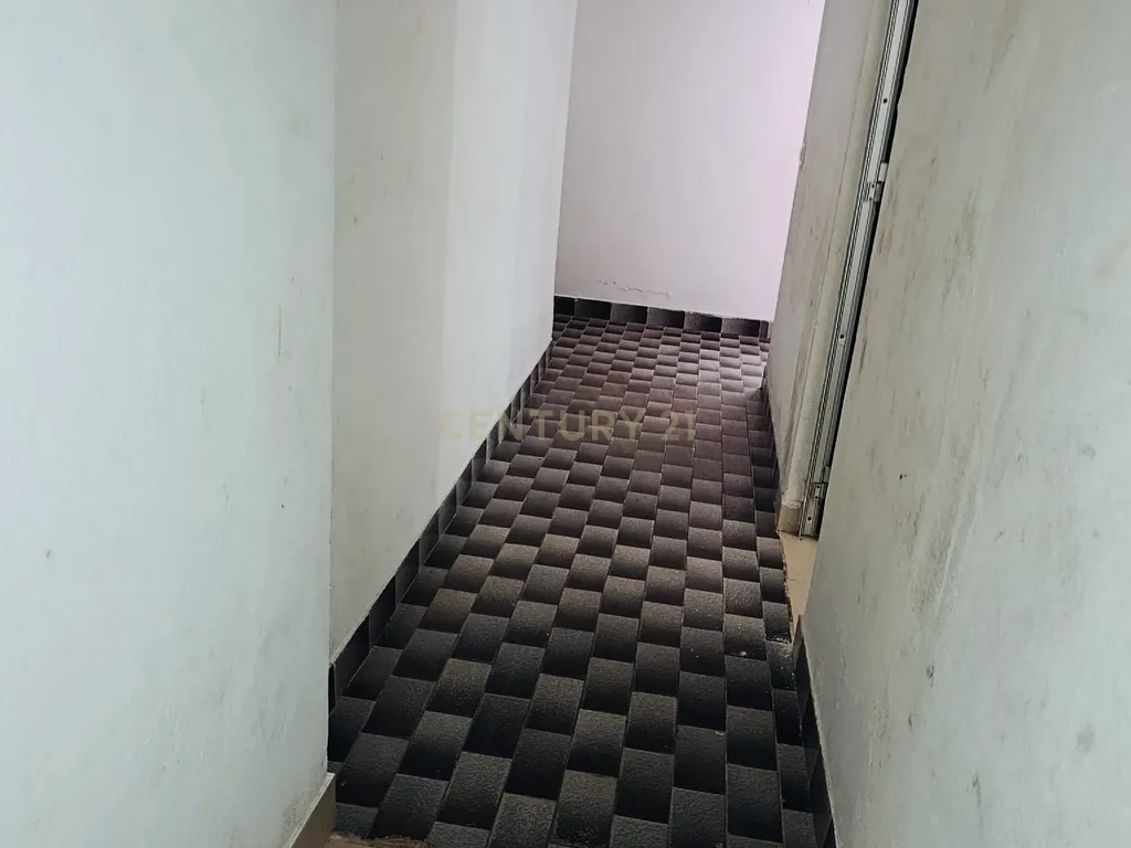 Quinta 8000m2 com 4 Moradias T2 e T3 - Image 7