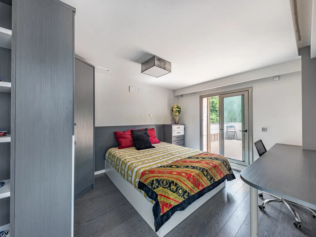 Villa de Design em Segunda Linha de Mar em Sitges com Mobiliário de Marcas de Luxo - Image 54