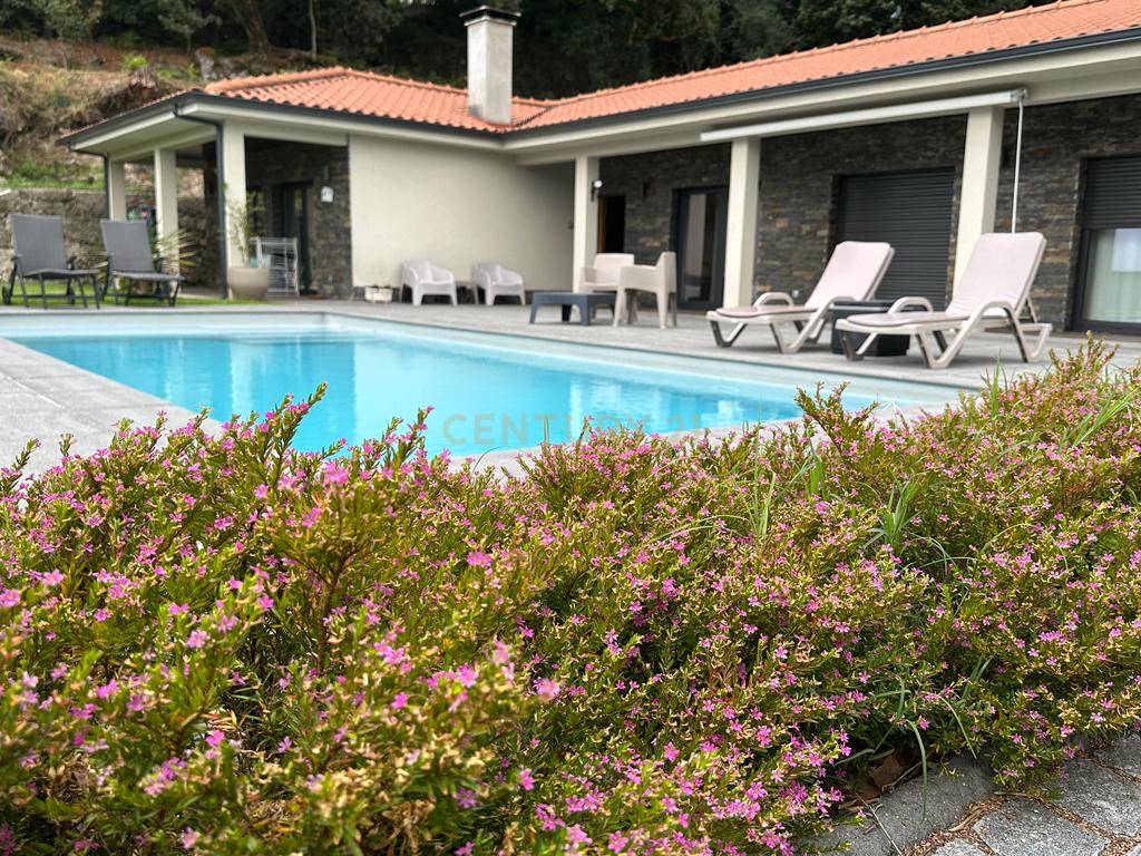  Moradia Térrea com Piscina | Braga - Gerês - Image 29