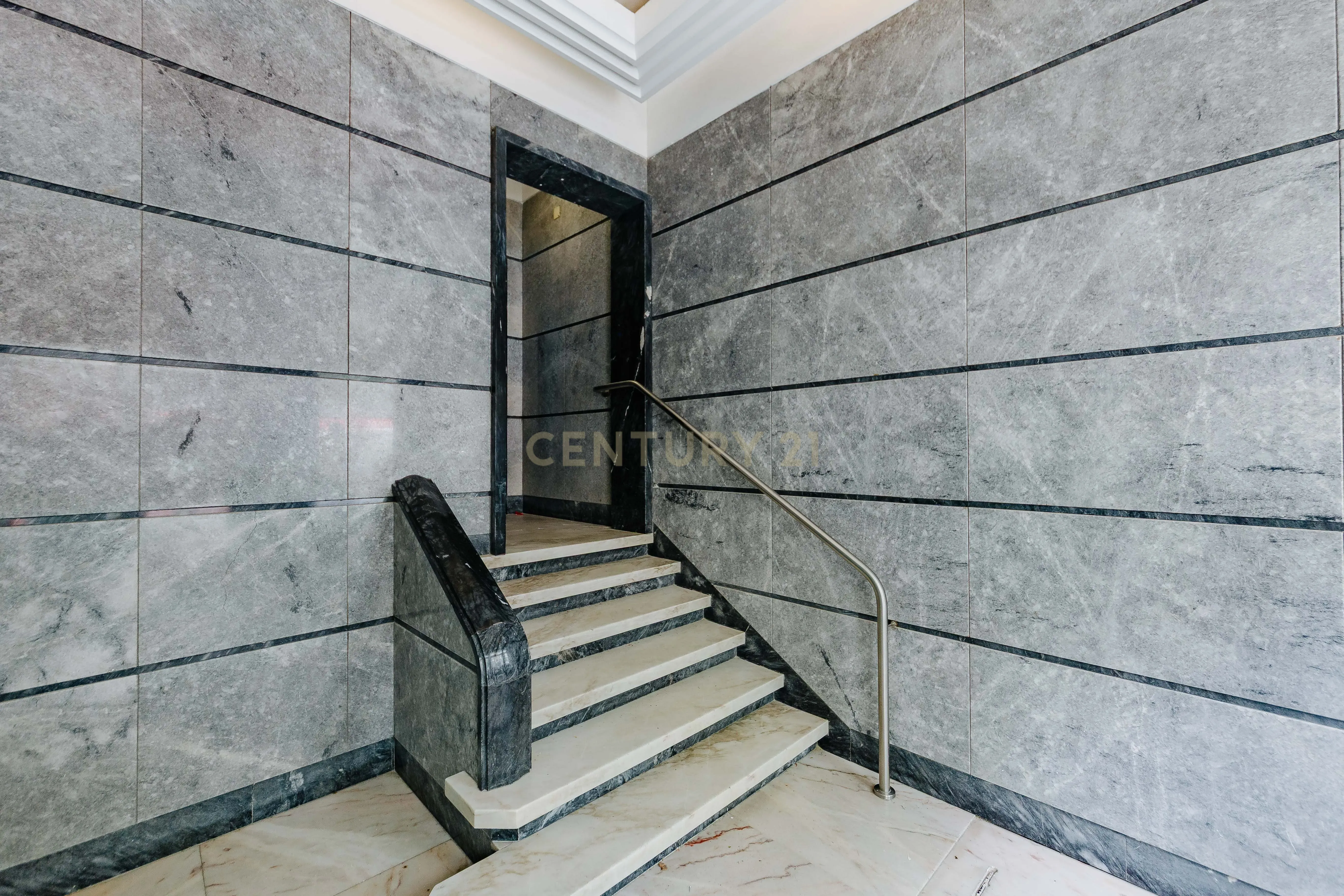 APARTAMENTO T5 REMODELADO SALDANHA LISBOA - Image 54
