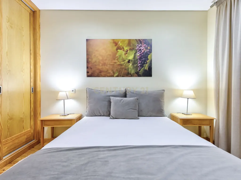 Propriedade T8 com Jardins, Lago e Potencial Alojamento - Localização Premium - Image 27