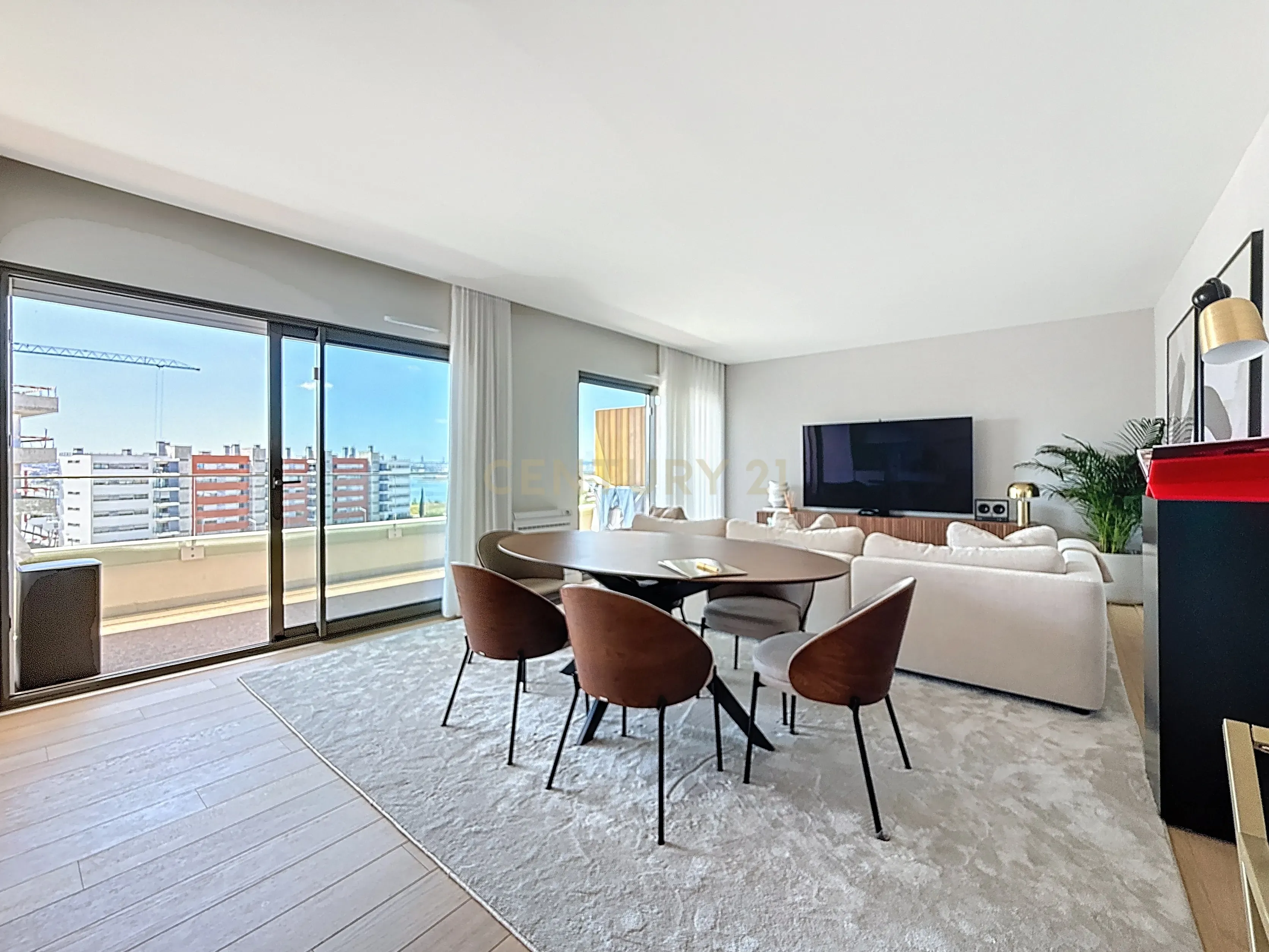 Apartamento T2 com Vista Rio, Semi-Novo, Empreendimento Seixal Baia / Vende-se com o mobiliário - Image 3
