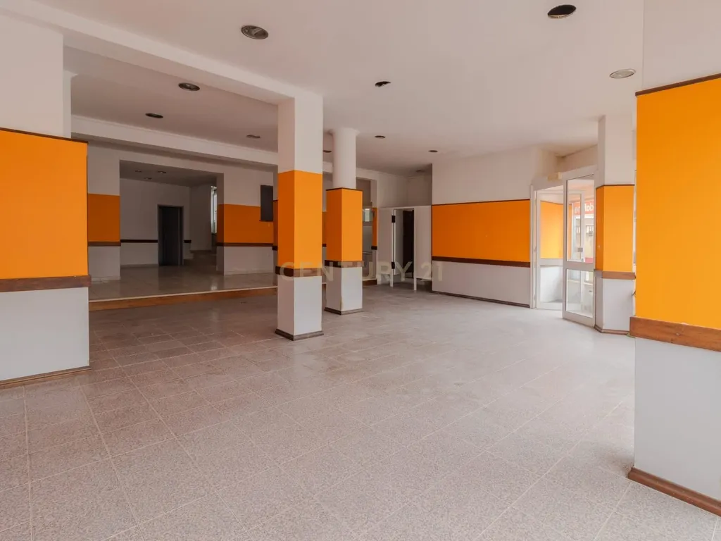 Moradia T3 + T1 + Espaço Comercial – Oportunidade Única no Centro da Vieira de Leiria - Image 8