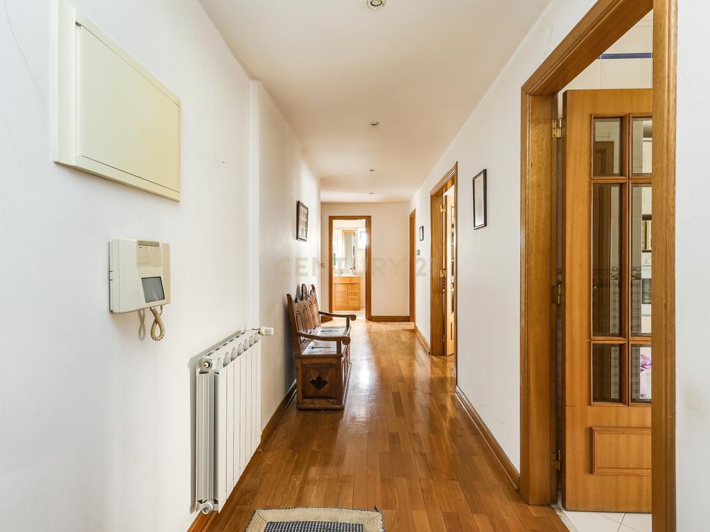 Apartamento T3 em Belas com 133m2 e box para uma viatura - Image 8