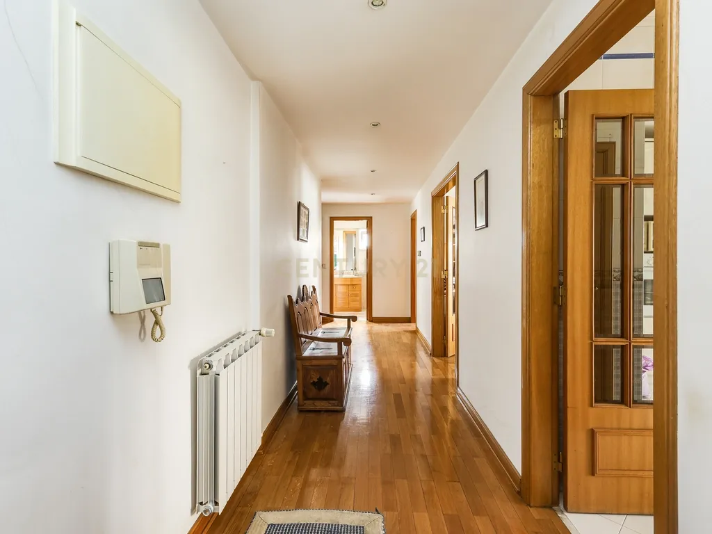 Apartamento T3 em Belas com 133m2 e box para uma viatura - Image 8