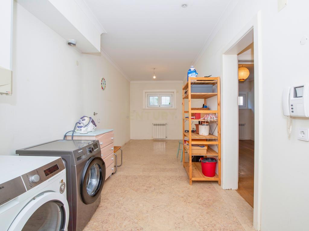 Moradia T7 com Piscina em Alcabideche- Cascais - Image 35