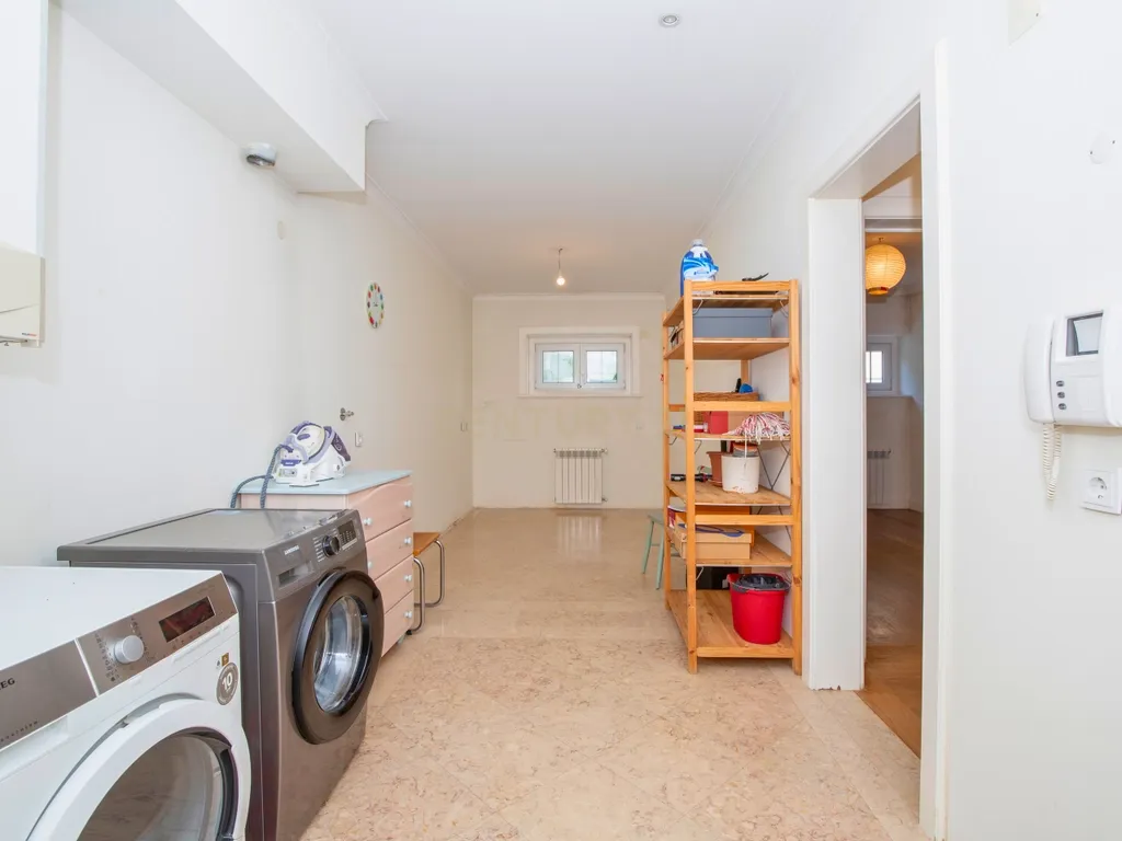 Moradia T7 com Piscina em Alcabideche- Cascais - Image 35