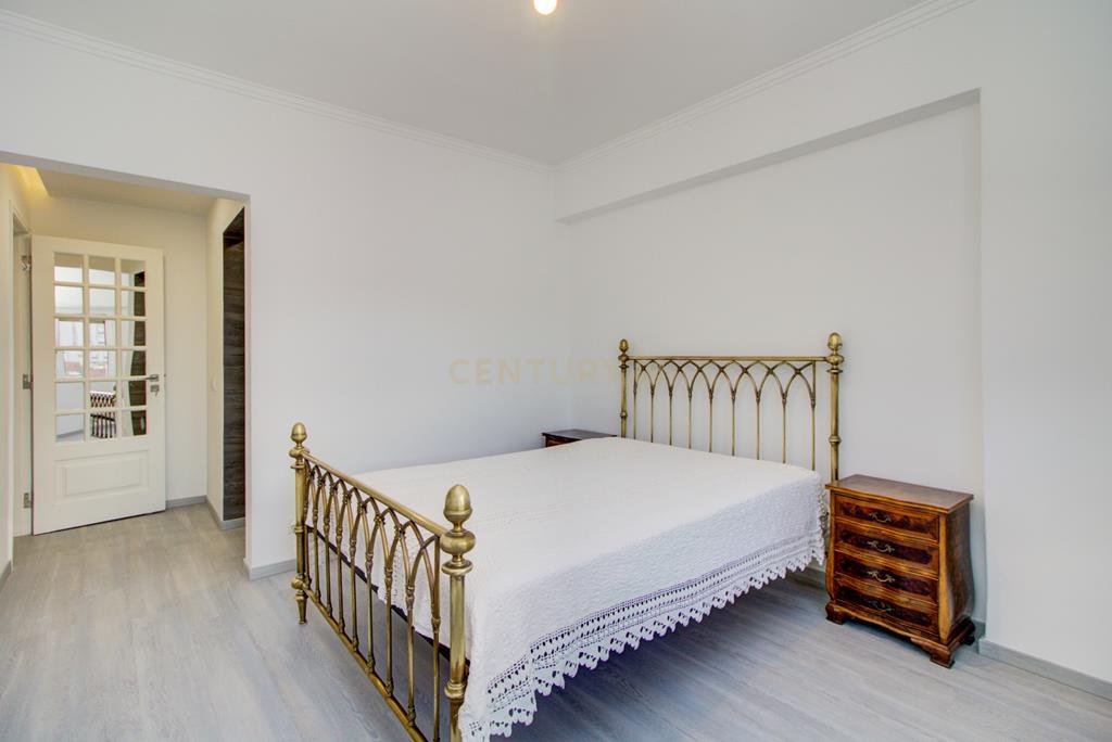 ARRENDA APARTAMENTO T2 -86 M2- COM ELEVADOR, EM MIRAFLORES, LINDA-A-VELHA - Image 11
