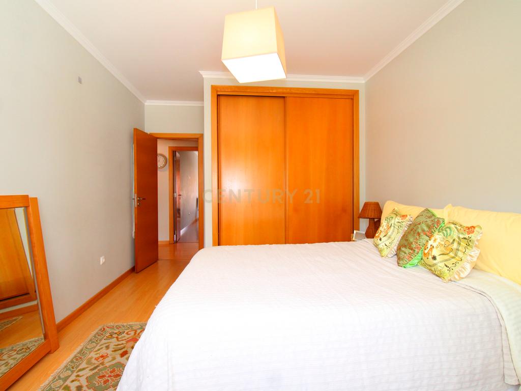 Apartamento T4 com Parqueamento, nas Caldas da Rainha - Image 12