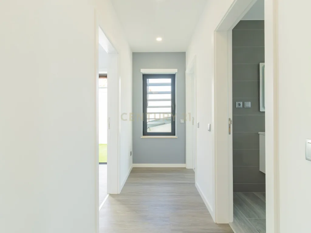 Propriedade Totalmente Renovada com Armazém/Garagem de Grande Dimensão e Piscina em Monte Real - Image 20