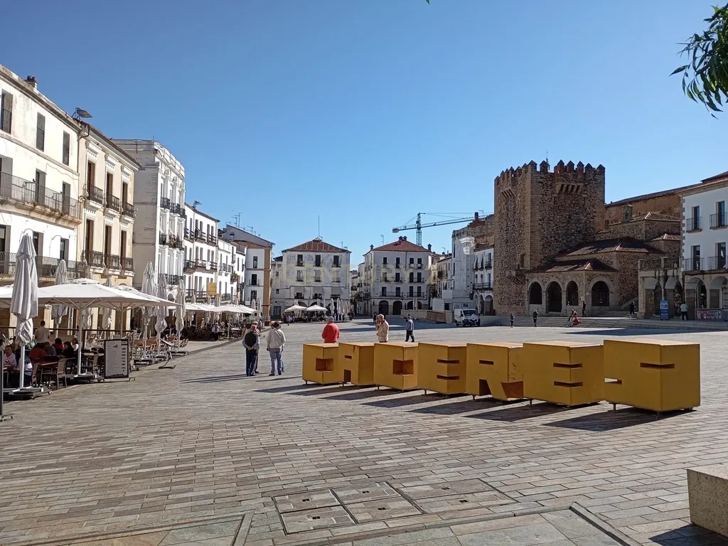 Apartamento Espetacular em Cáceres com Vista e Varandas - Image 3