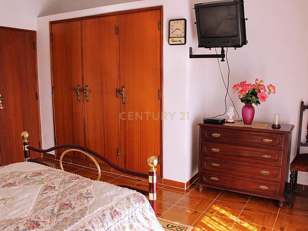 Moradia T6 isolada, terreno de 825m² e vista montanha – Pedrógão Grande - Image 14